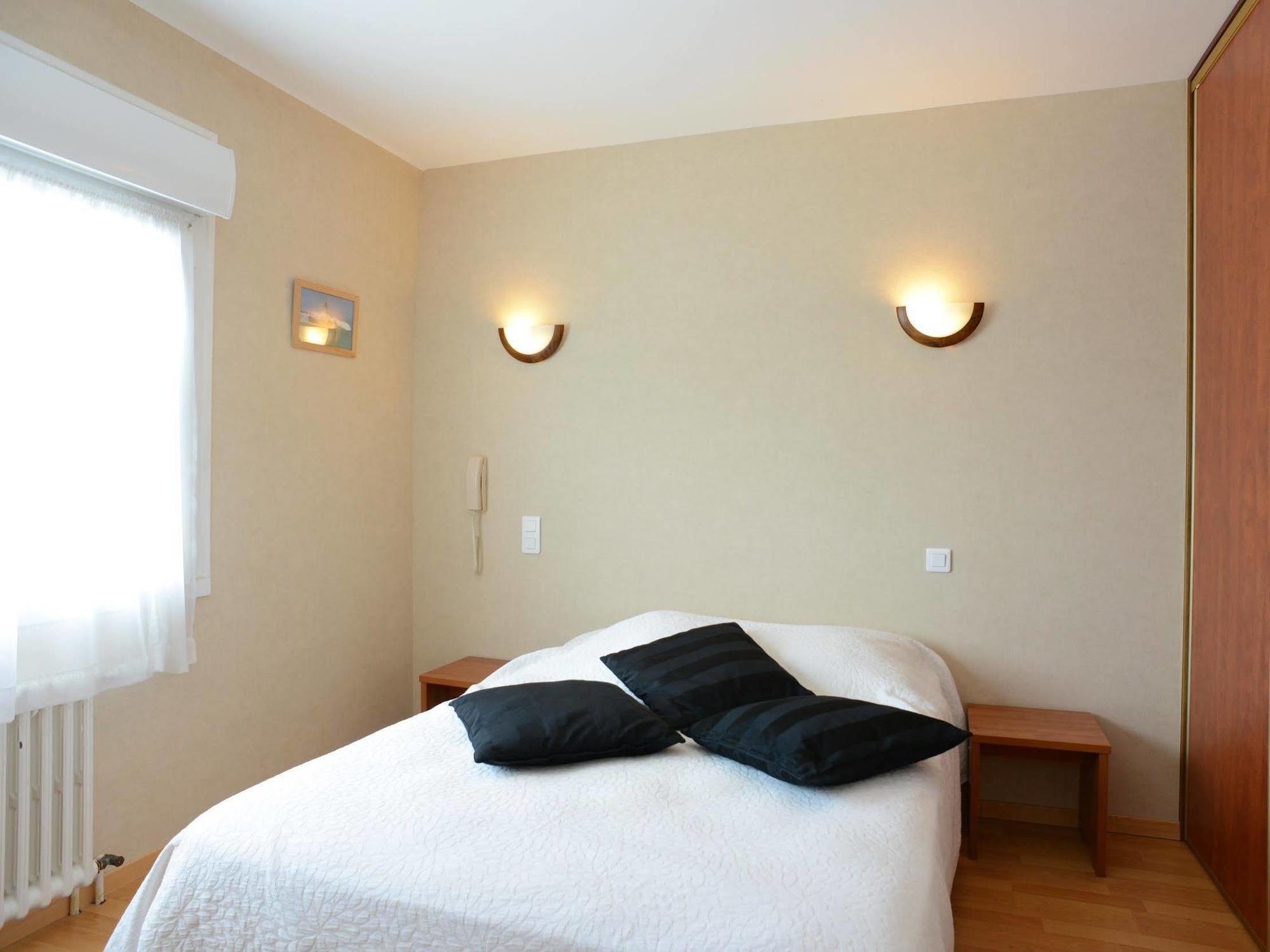 Au P'Tit Quinquin Hotel Le Val-Saint-Père Esterno foto