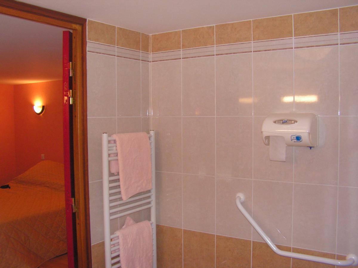 Au P'Tit Quinquin Hotel Le Val-Saint-Père Esterno foto