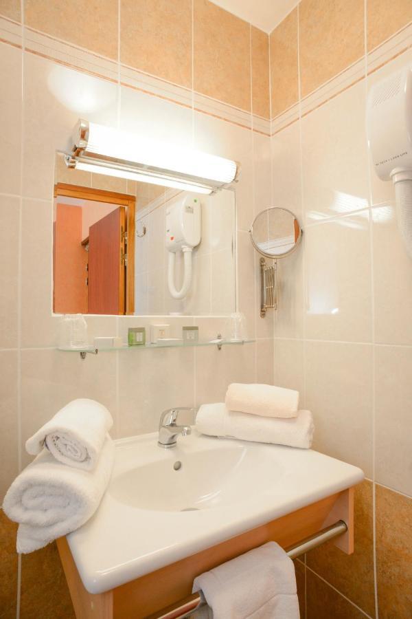 Au P'Tit Quinquin Hotel Le Val-Saint-Père Esterno foto